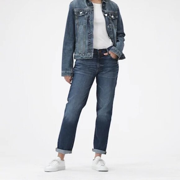 Denim GAP Girlfriend Mid-Rise Tapered Jeans (NWT)